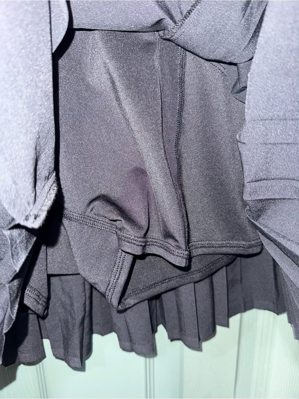 ALO Yoga Dark Gray Pleated Skater Skort - Picture 4 of 4